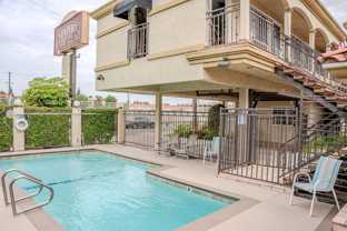 2080 Newport Blvd - Photo 1 of 1