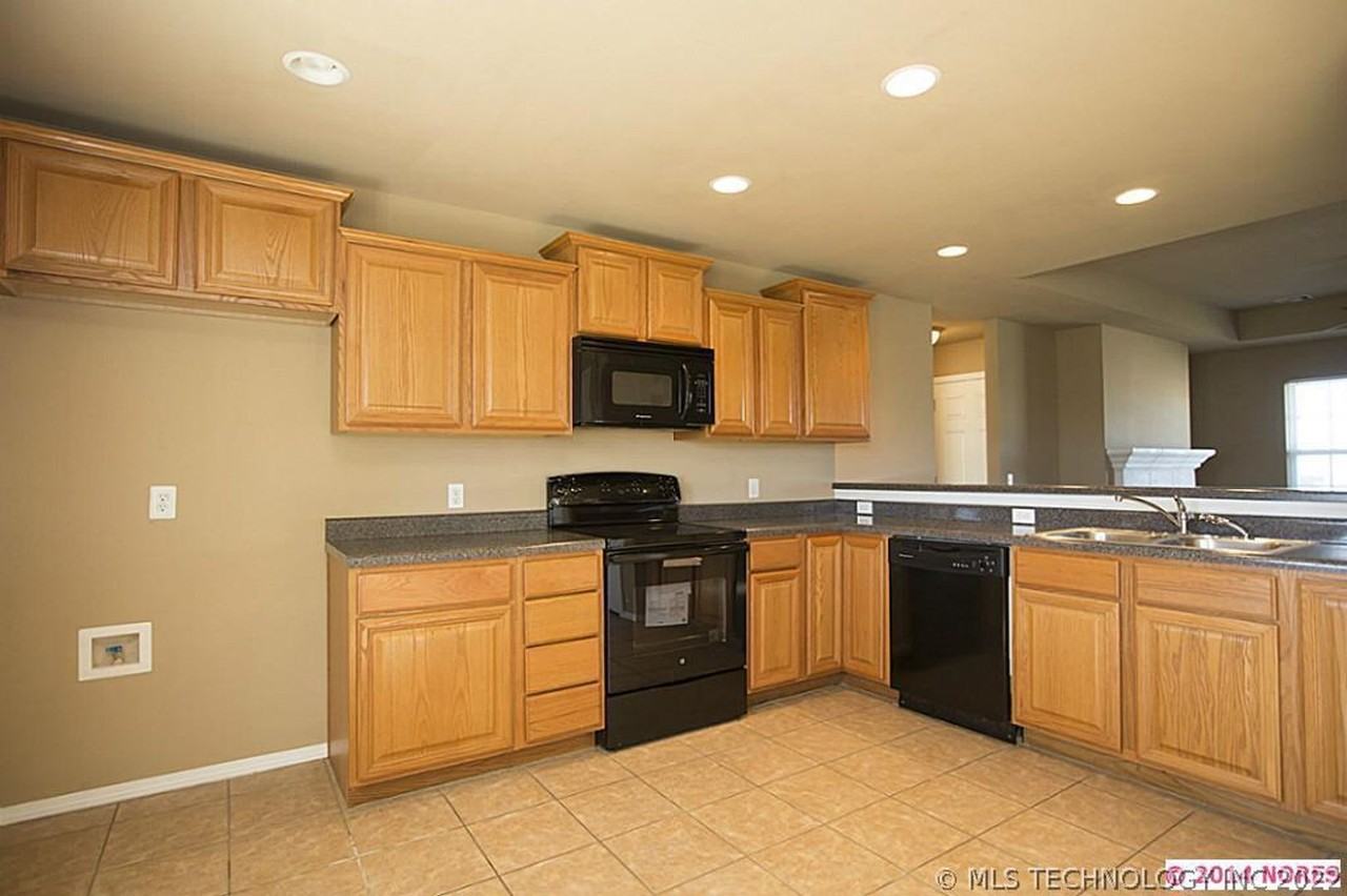 25850 E 90th Pl S - Photo 2 of 15