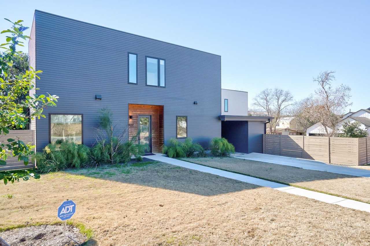 907 Barton Skwy - Photo 2 of 37