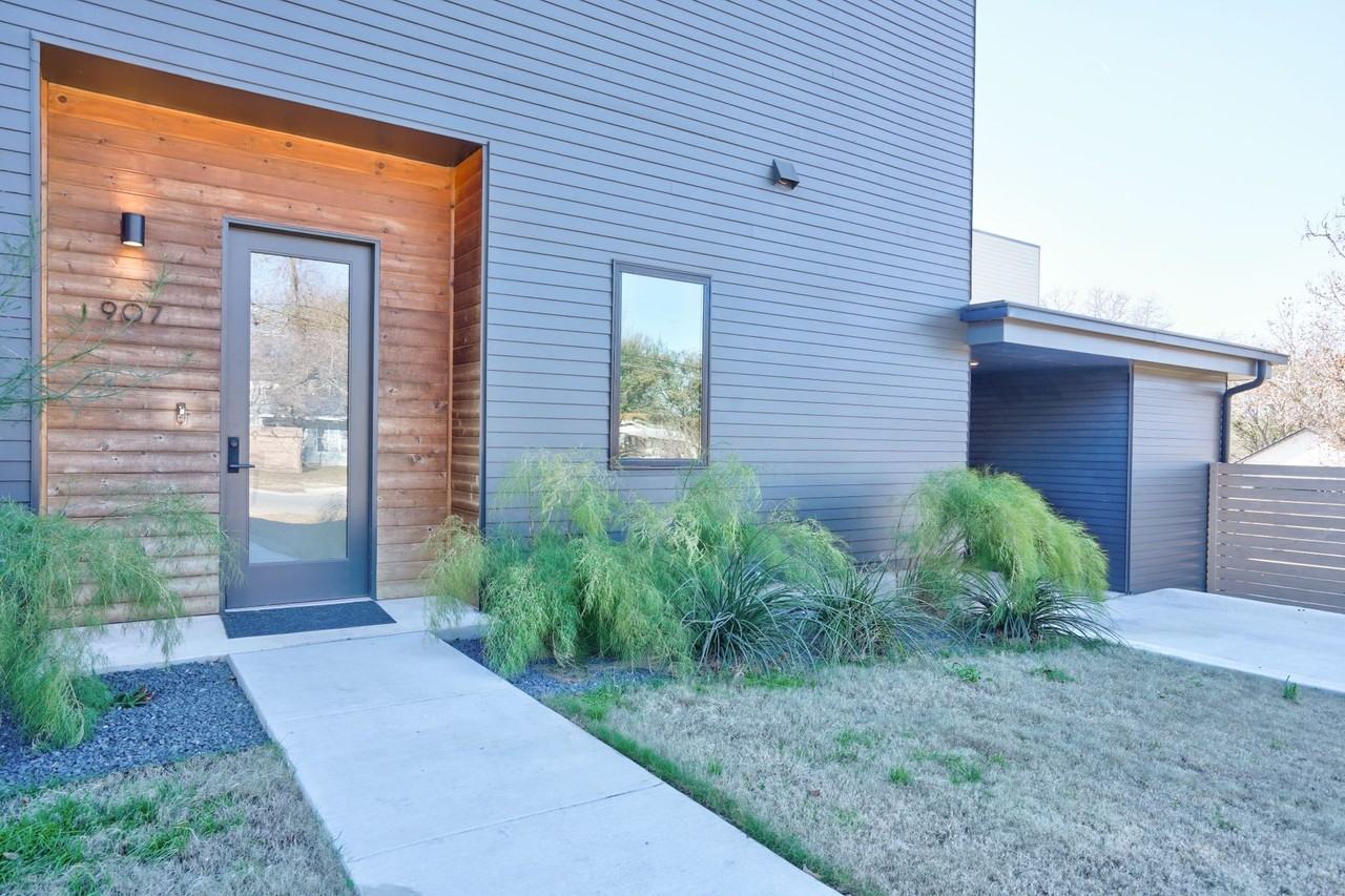 907 Barton Skwy - Photo 3 of 37