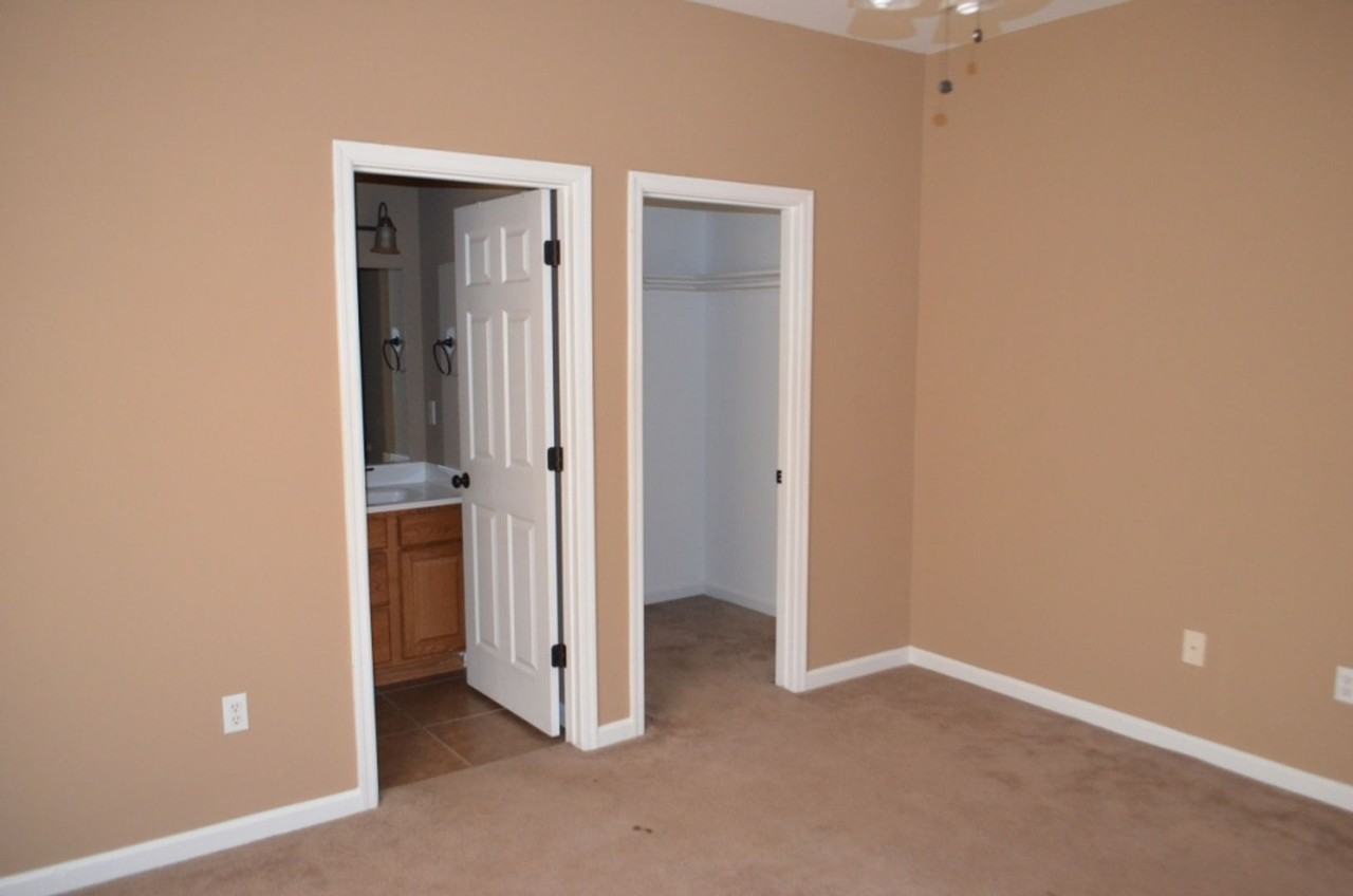 208 E Nancy St - Photo 2 of 20