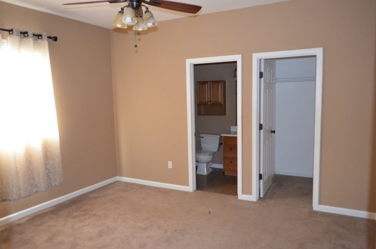 208 E Nancy St - Photo 3 of 20