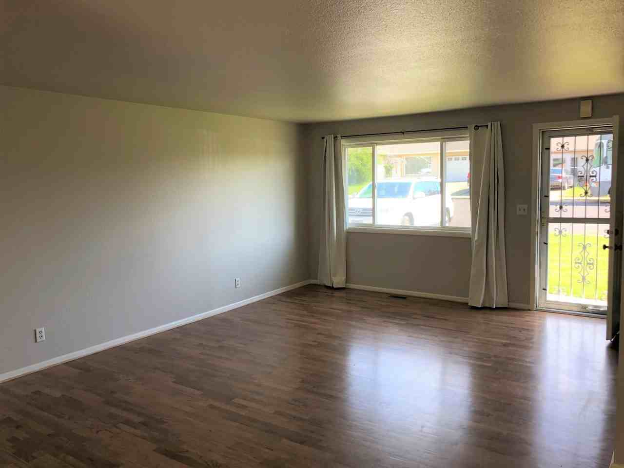 2437 Sw Olson Ave - Photo 2 of 18