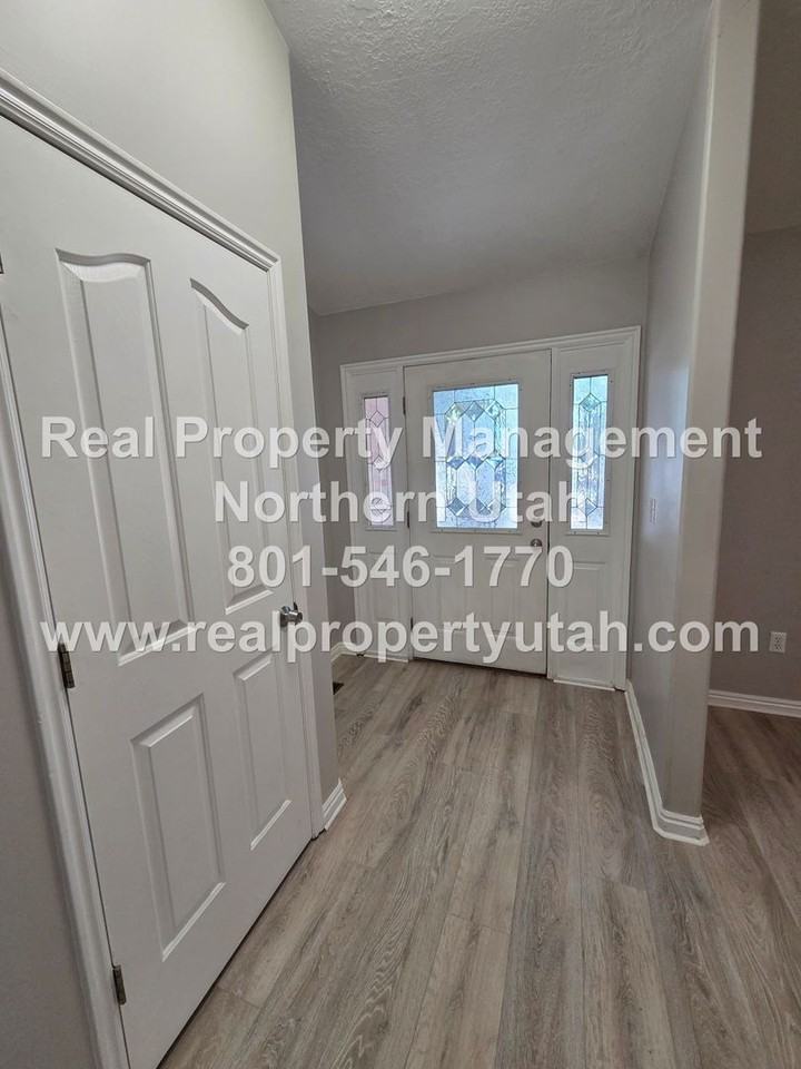 1383 E Indian Springs Cir - Photo 3 of 34