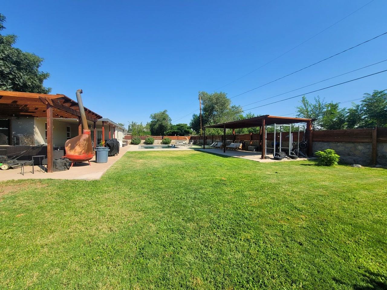 8021 Carpenter Dr - Photo 3 of 33