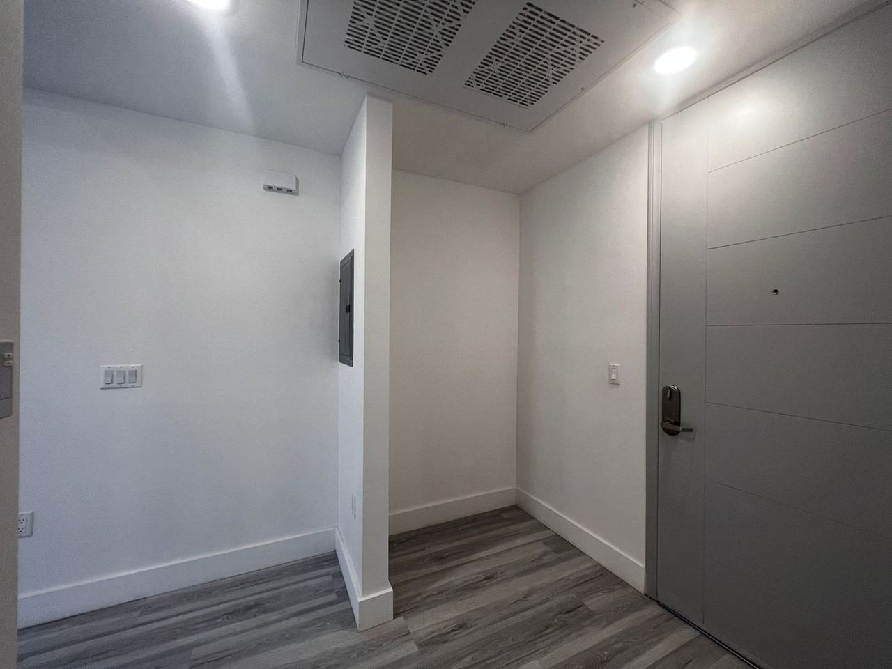 Welcome to 549 N Heliotrope Drive — modern living elevated in the heart of Hollywood. - Photo 7 of 18