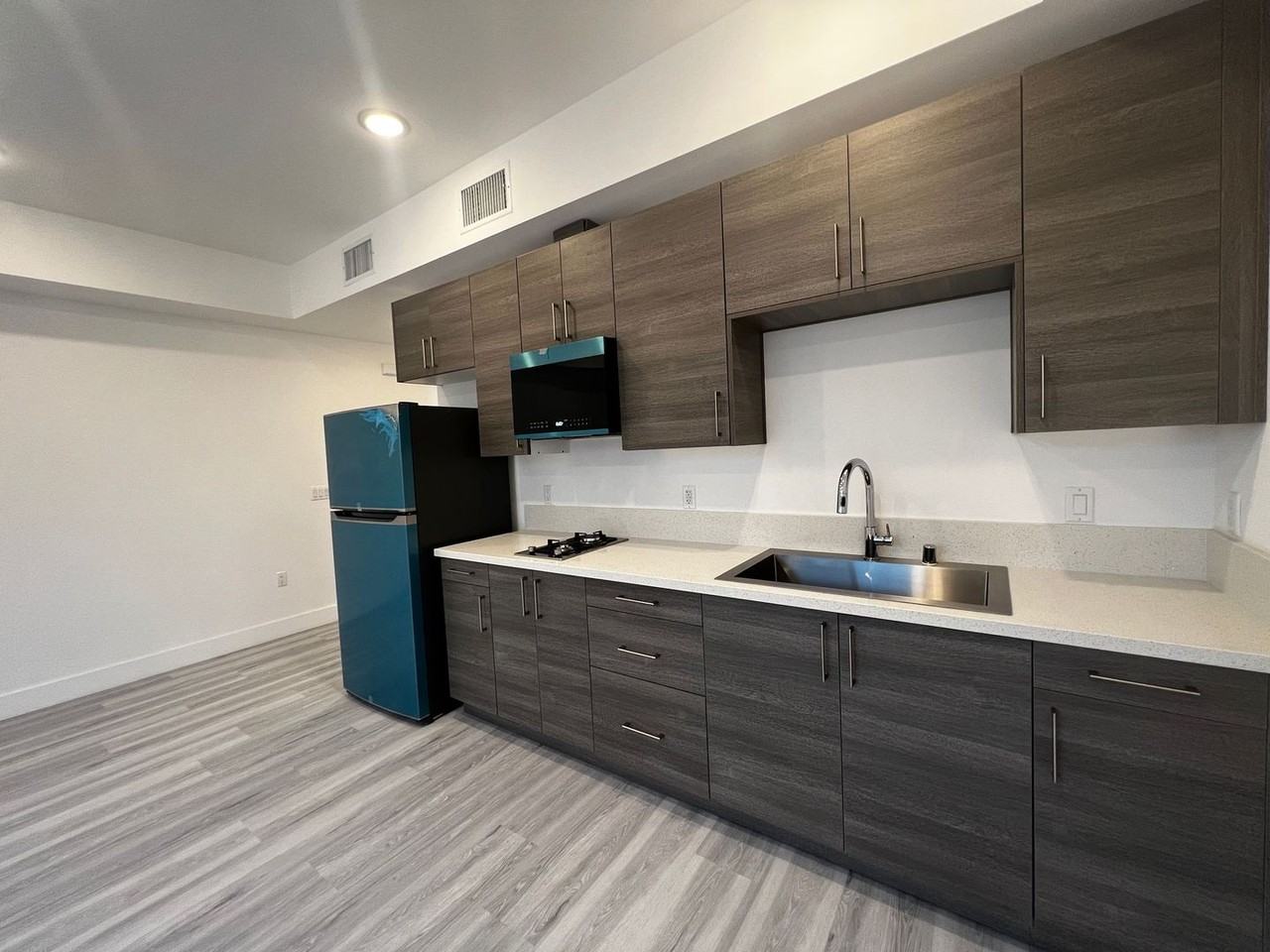 Welcome to 549 N Heliotrope Drive — modern living elevated in the heart of Hollywood. - Photo 5 of 18