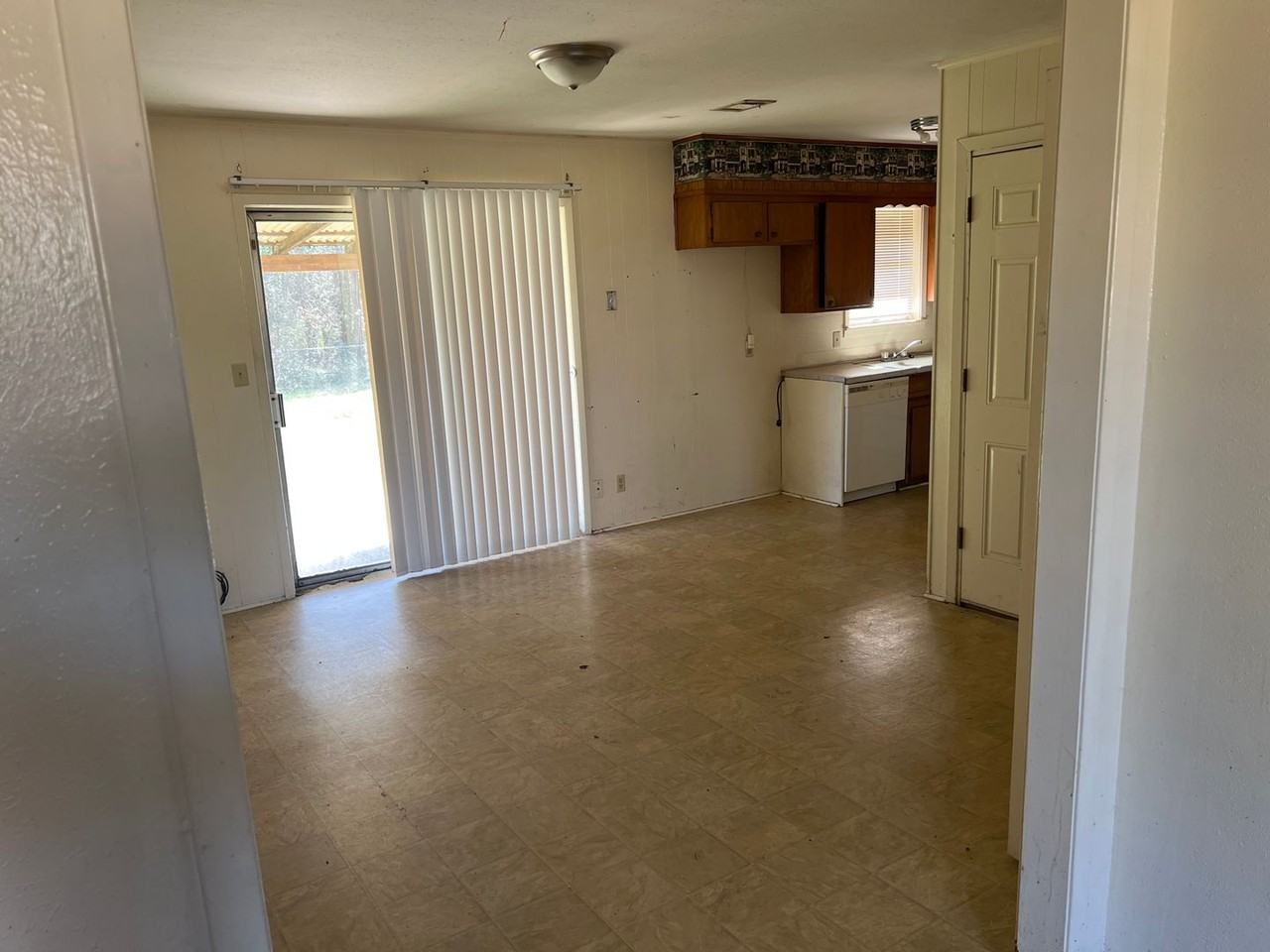 632 Kings Towne Pl - Photo 3 of 9