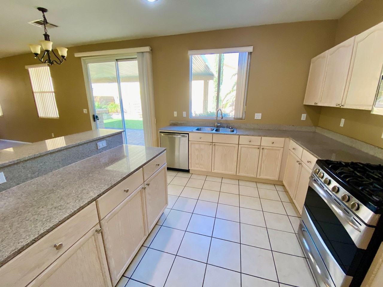258 Rusty Plank Ave - Photo 6 of 48