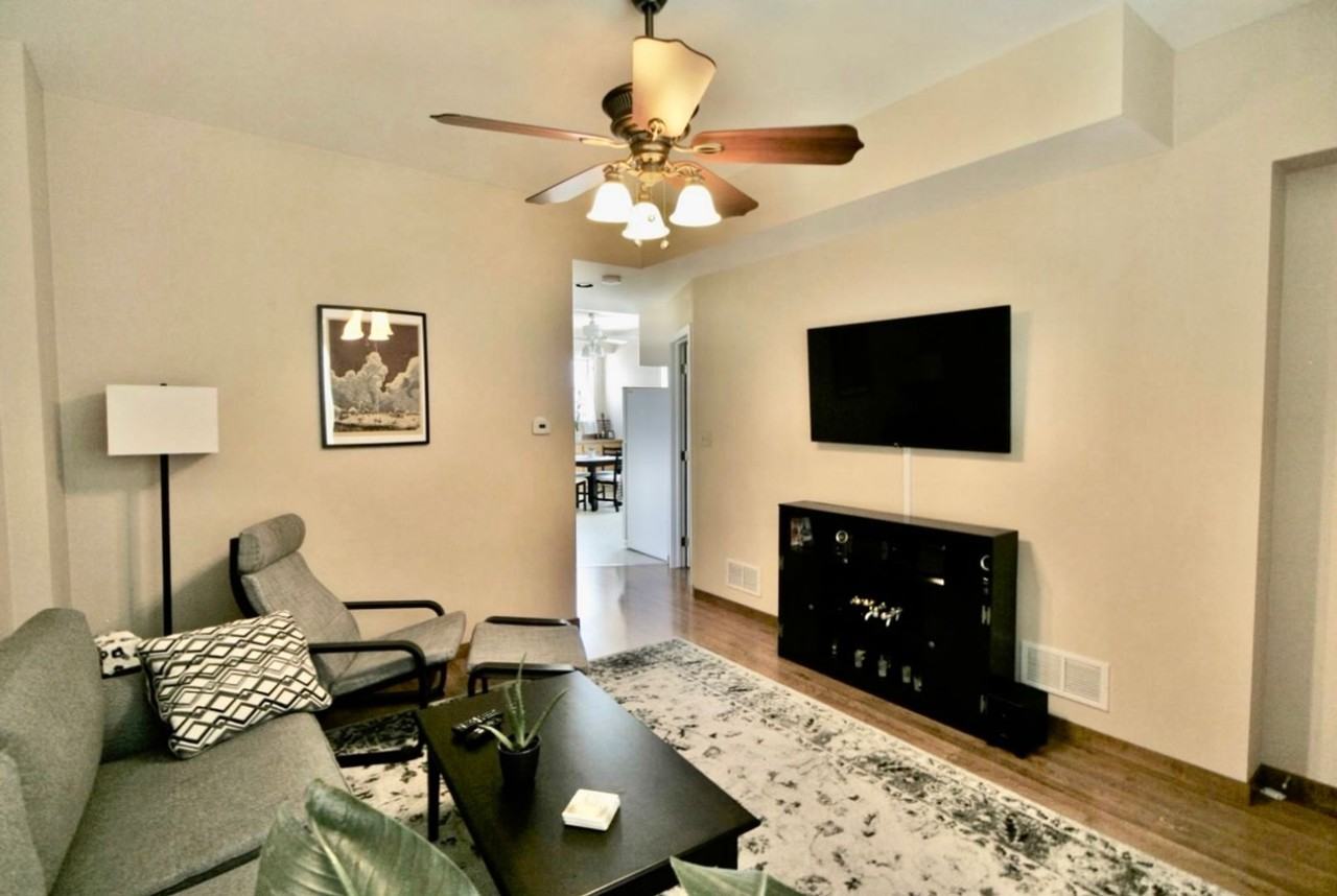 4043 N Monticello Ave #2 - Photo 2 of 8