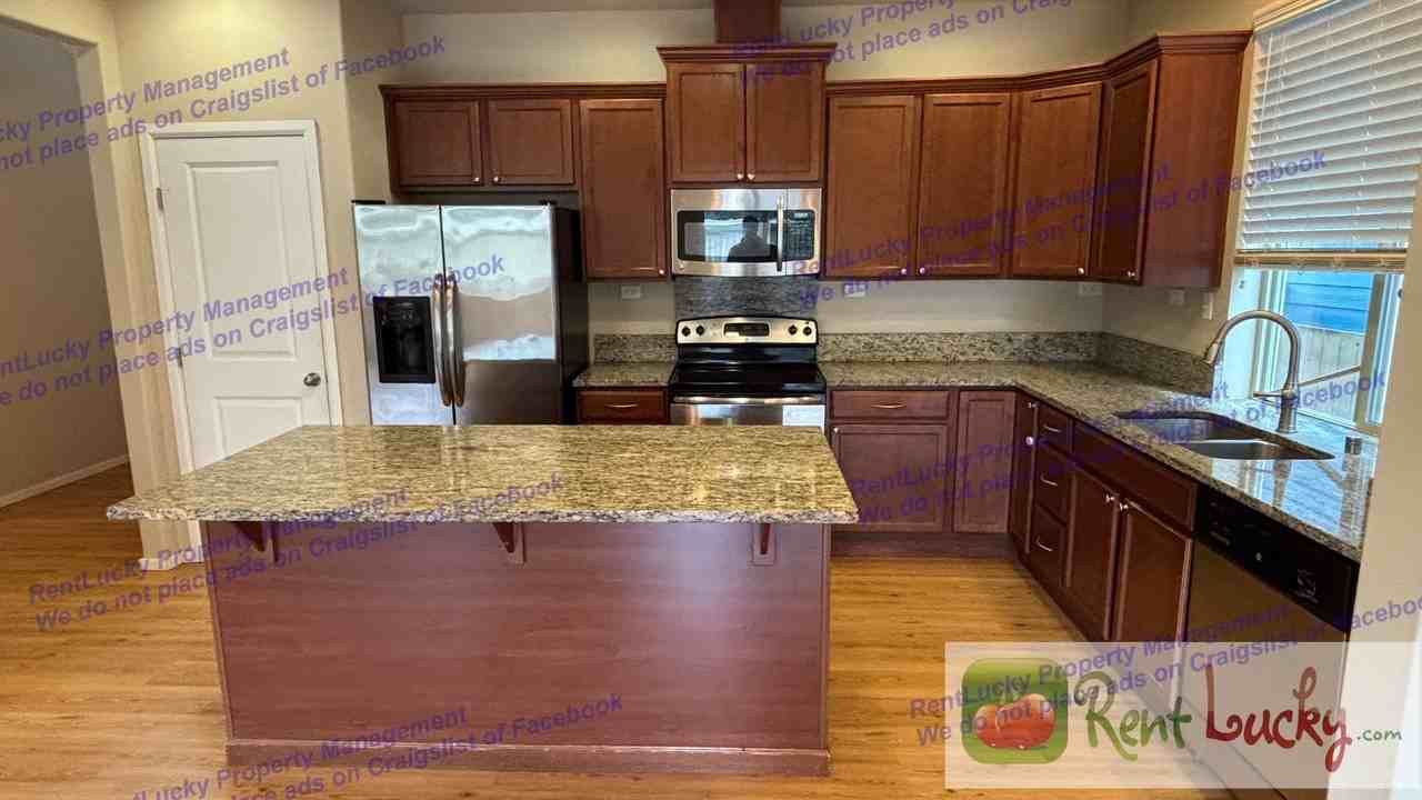 9211 174th St E - Photo 2 of 19