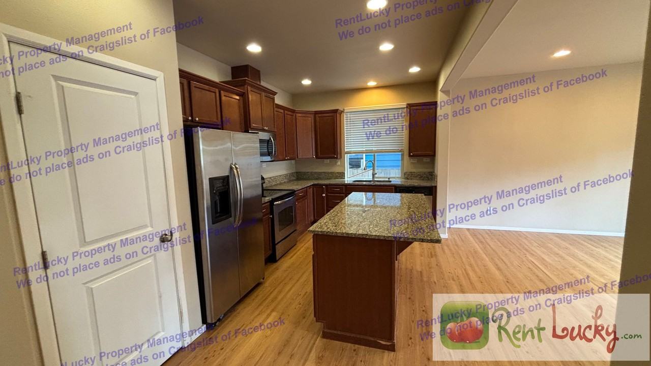 9211 174th St E - Photo 3 of 19