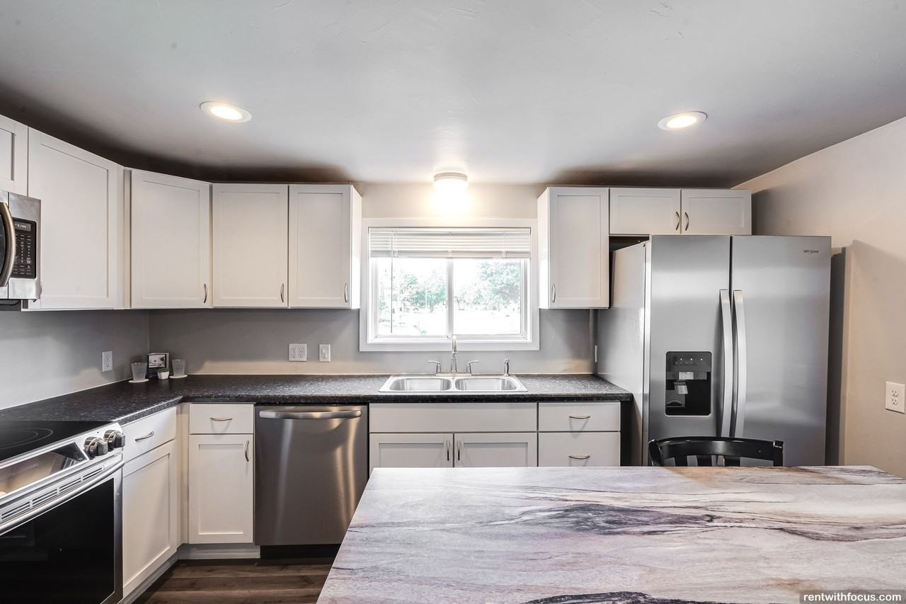 721 Mitchell St - Photo 2 of 22