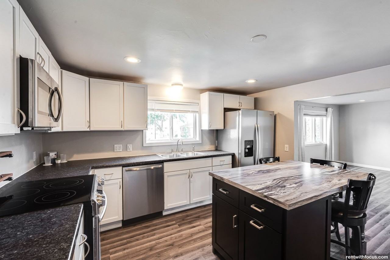 721 Mitchell St - Photo 3 of 22