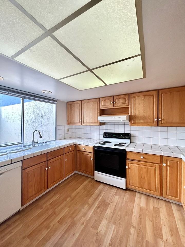 9 Meadow Park Cir - Photo 3 of 19