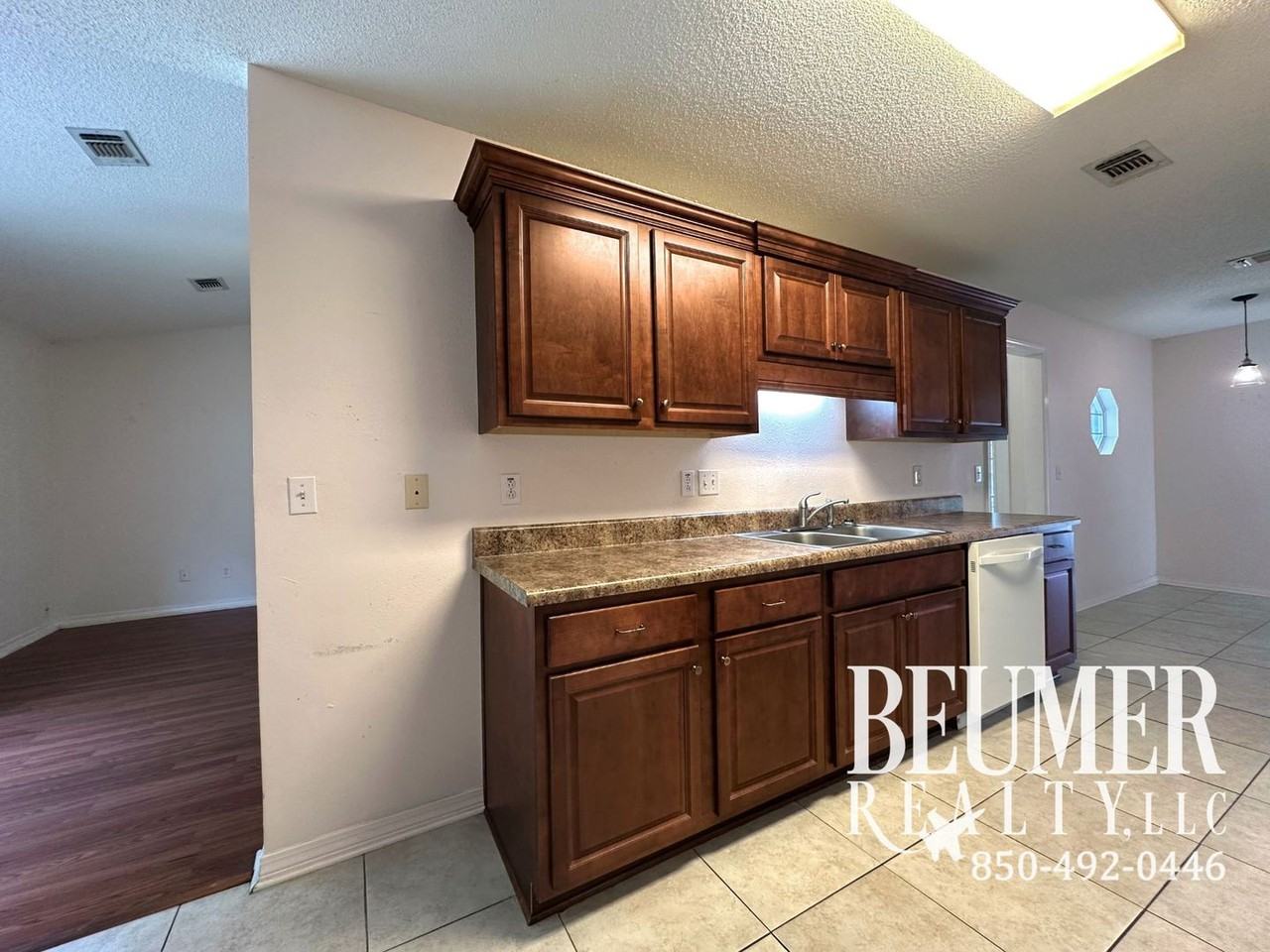 136 Carrier Dr - Photo 7 of 26