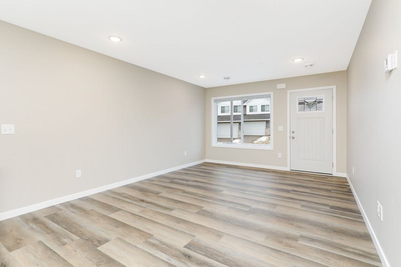 6088 Manchester Ave Ne - Photo 2 of 25