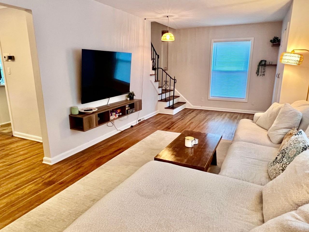 4031 Ardmore Rd - Photo 5 of 30