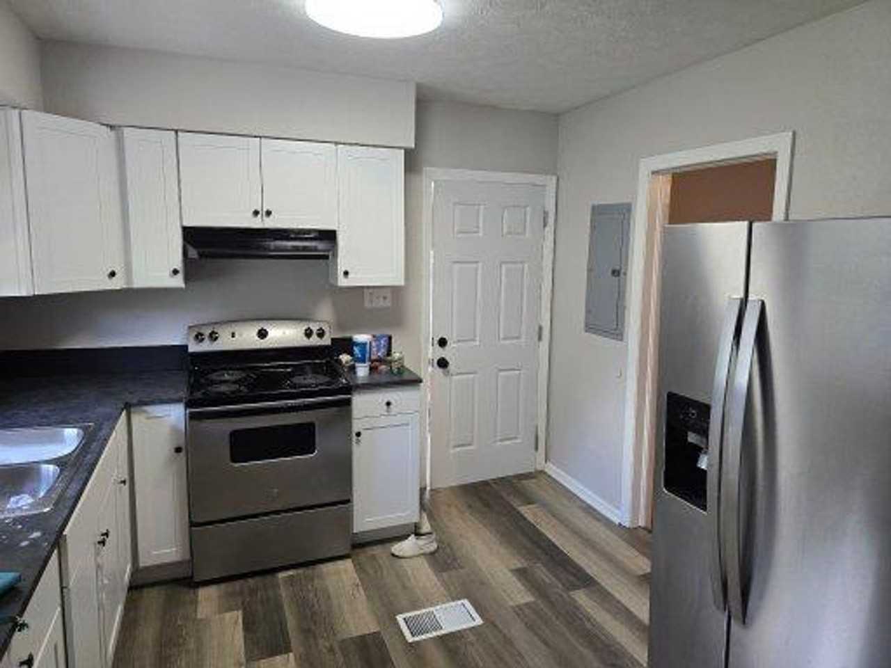 804 Goodson Dr - Photo 3 of 16