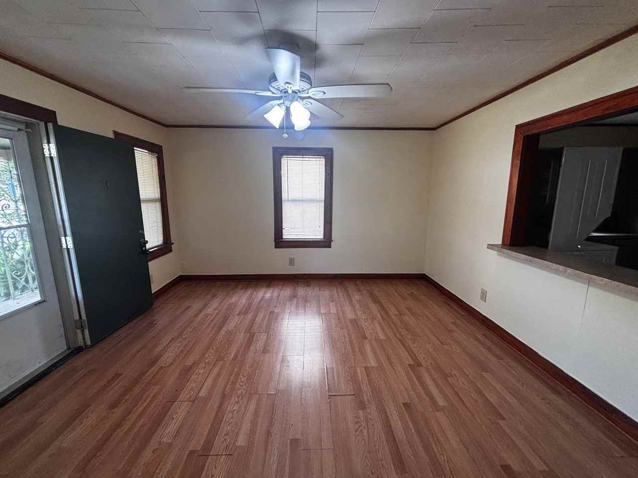 136 Tissington St - Photo 3 of 11