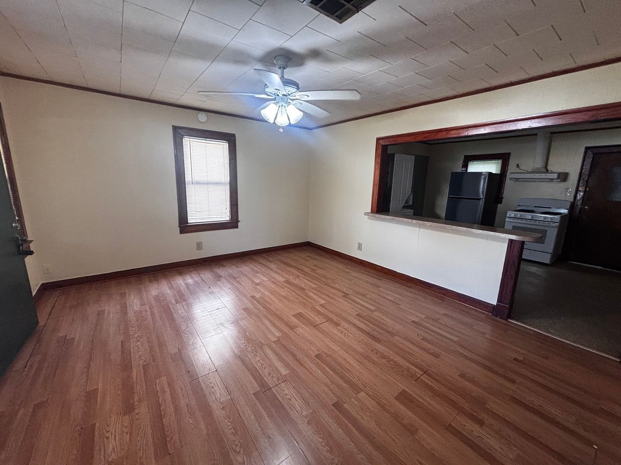 136 Tissington St - Photo 4 of 11