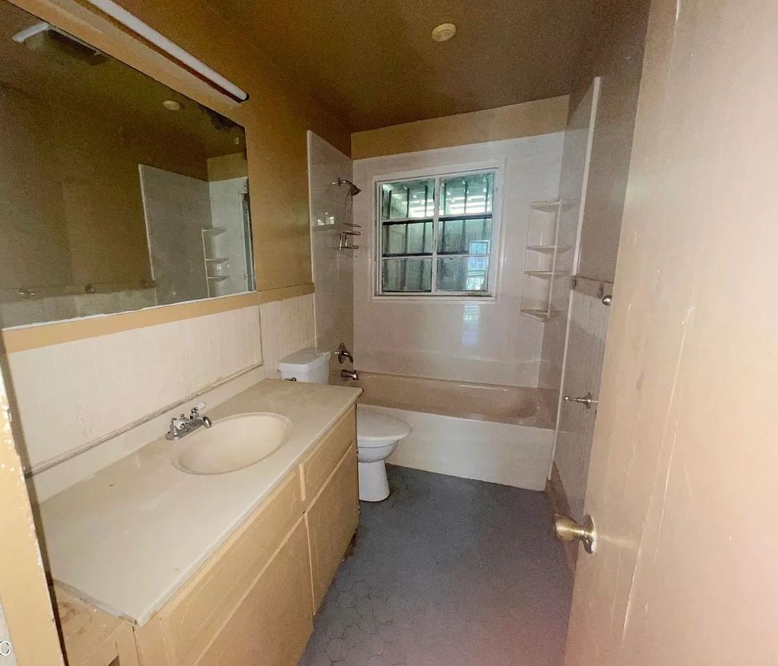 4113 Oakhill Dr - Photo 3 of 11