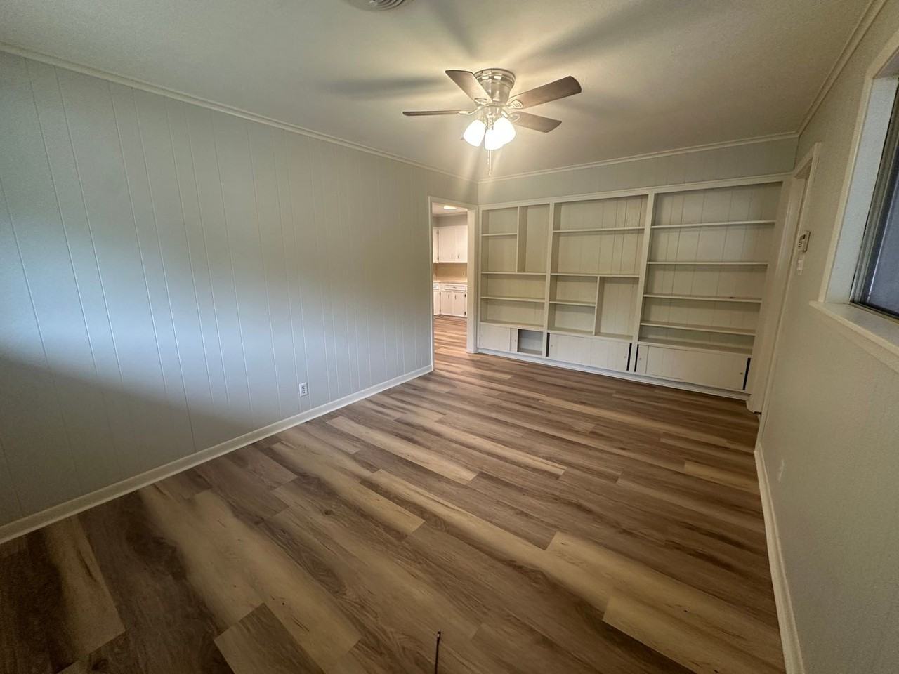443 Janet Ln - Photo 5 of 26