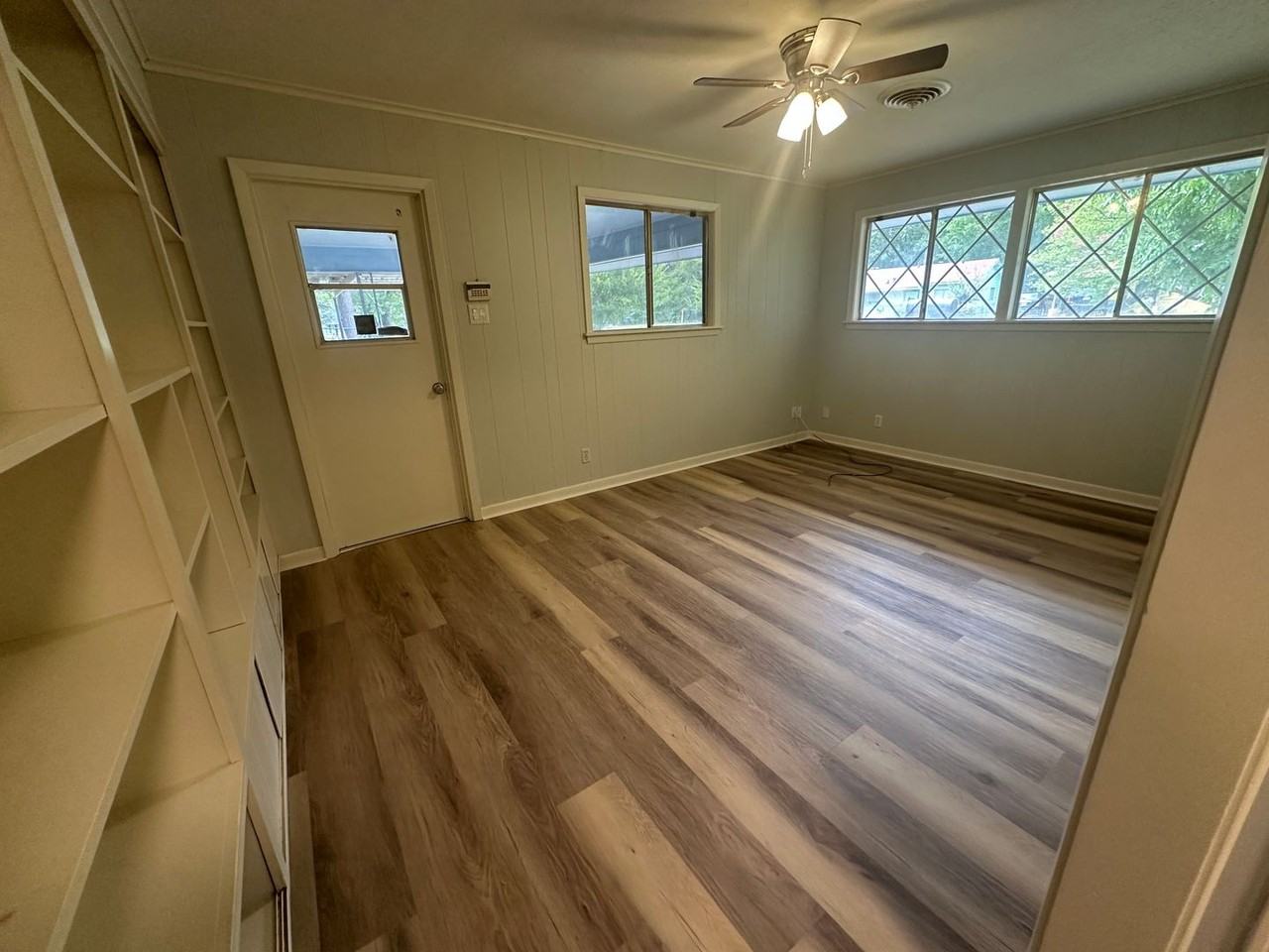 443 Janet Ln - Photo 6 of 26