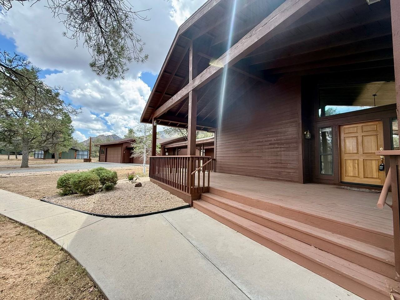 8470 N Vista Ln - Photo 2 of 42