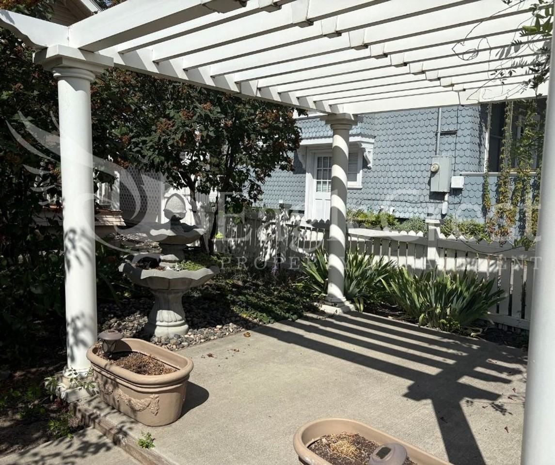 515 Newell St - Photo 4 of 50