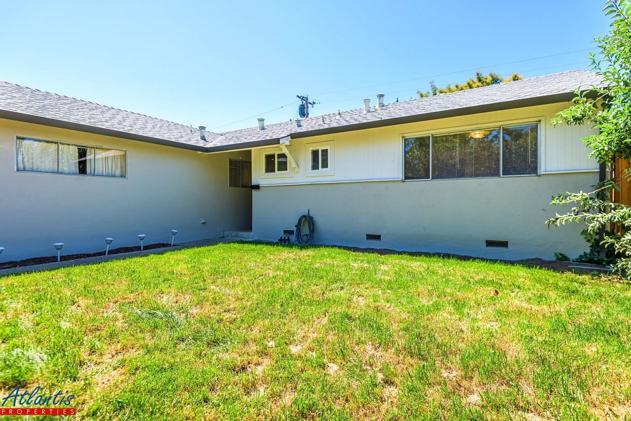 737 Hamann Dr - Photo 2 of 17