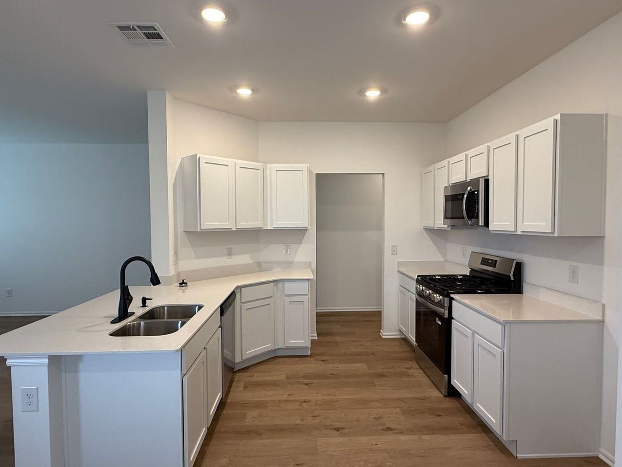644 Sw 11th St - Photo 6 of 17