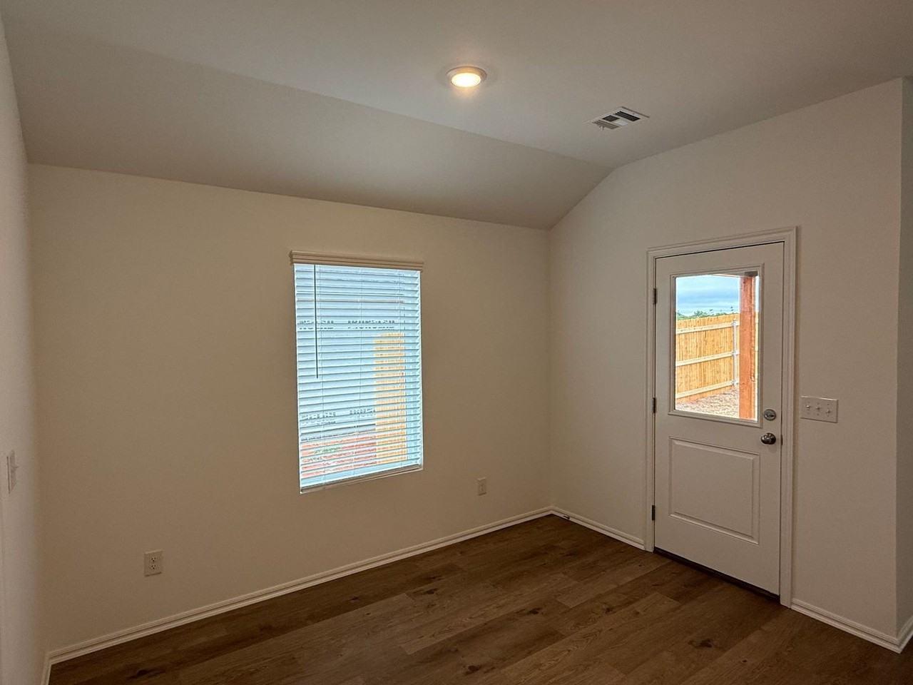 644 Sw 11th St - Photo 7 of 17