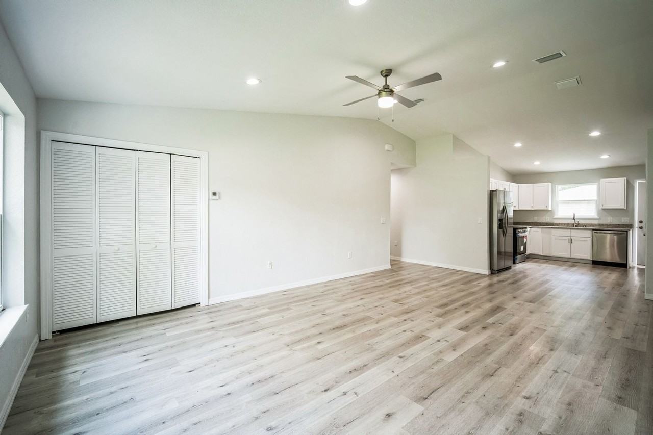 1742 Magnolia St - Photo 6 of 29