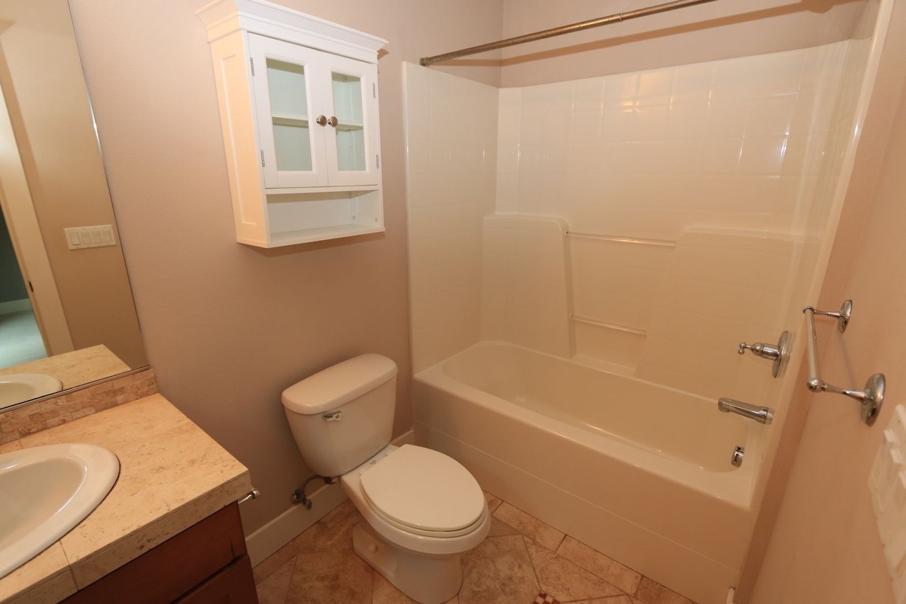 3808 Ashworth Ave N - Photo 5 of 19