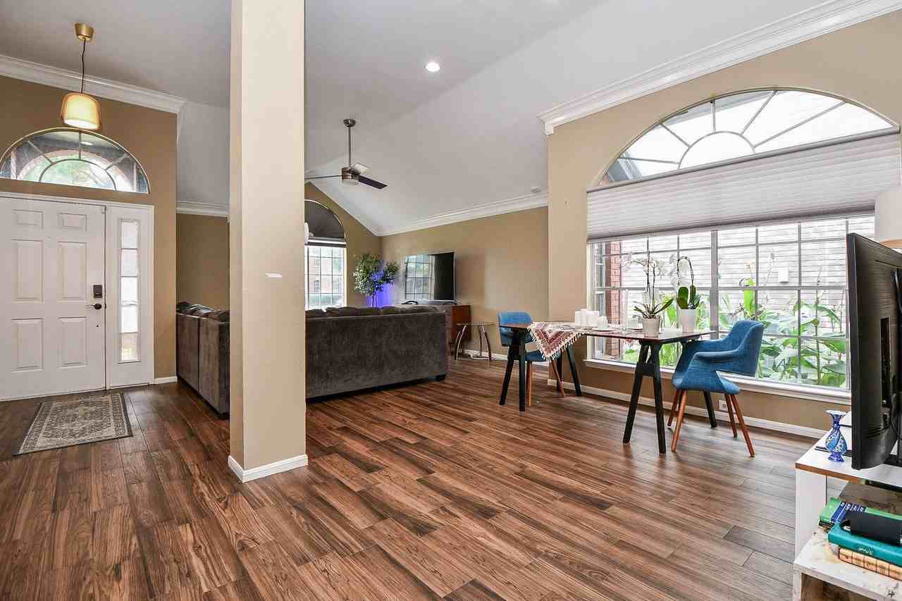 8323 Lake Crystal Dr - Photo 6 of 32