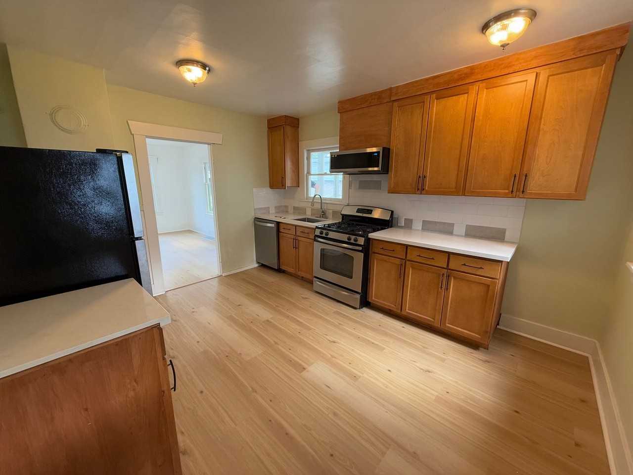 4505 1st Ave Ne - Photo 6 of 31