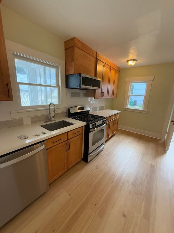 4505 1st Ave Ne - Photo 7 of 31