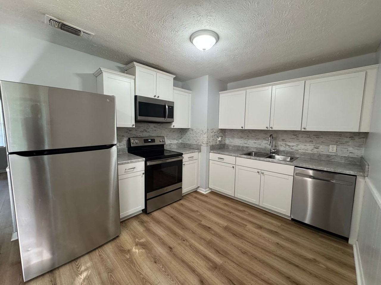 3931 Hartness St - Photo 5 of 13