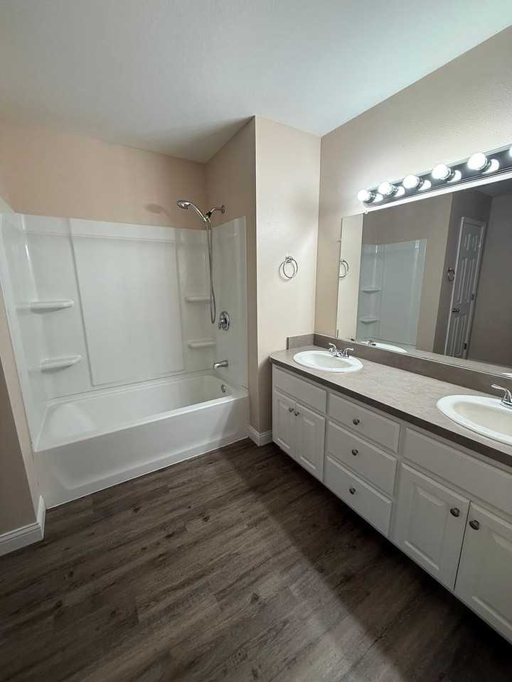 3035 Zion Rd - Photo 7 of 10