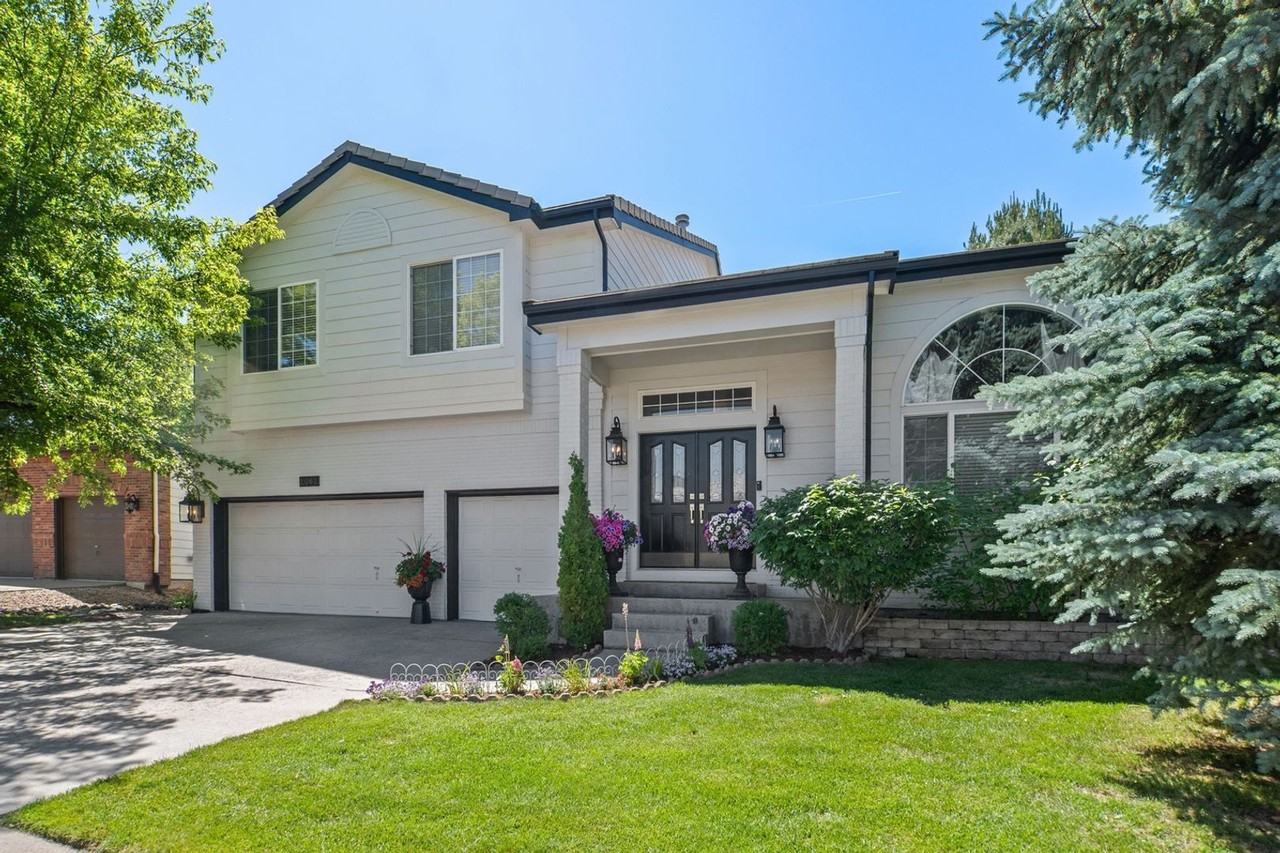 2062 Hyacinth Rd - Photo 2 of 36