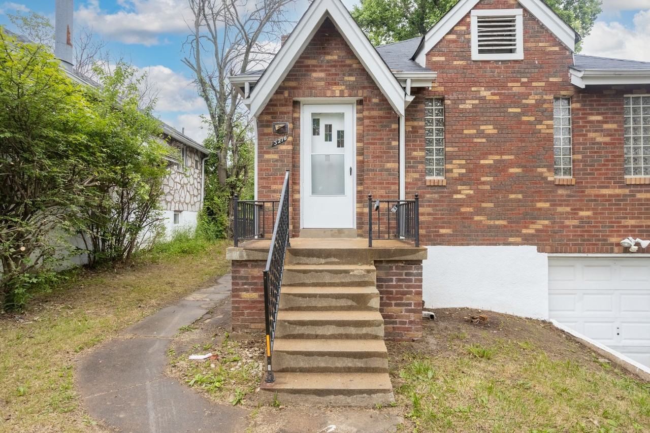 3210 Capehart Drive - Photo 2 of 24