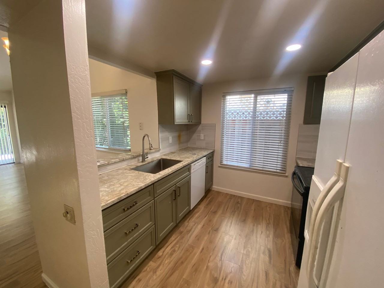 4049 San Francisco Ter - Photo 3 of 14