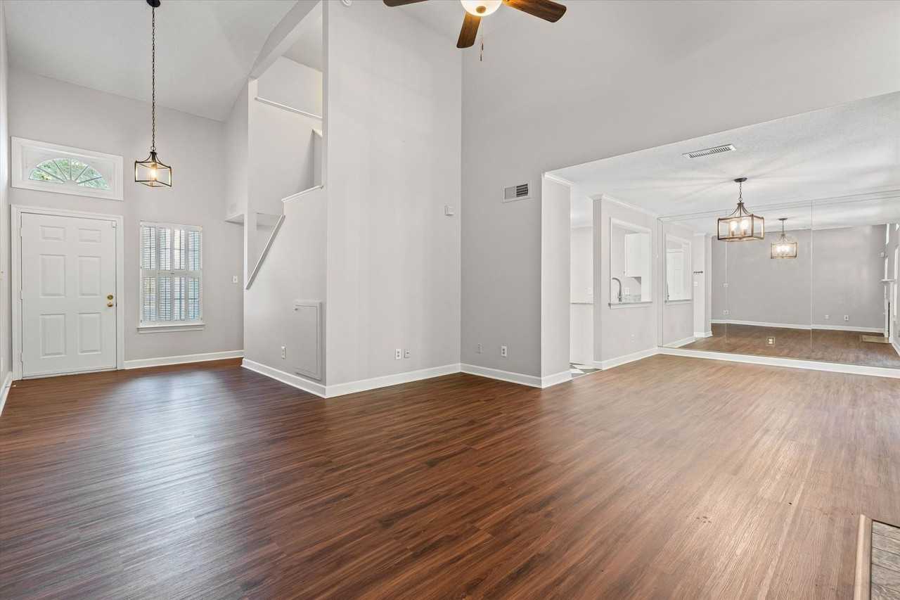 6637 Jackson Sq - Photo 5 of 23