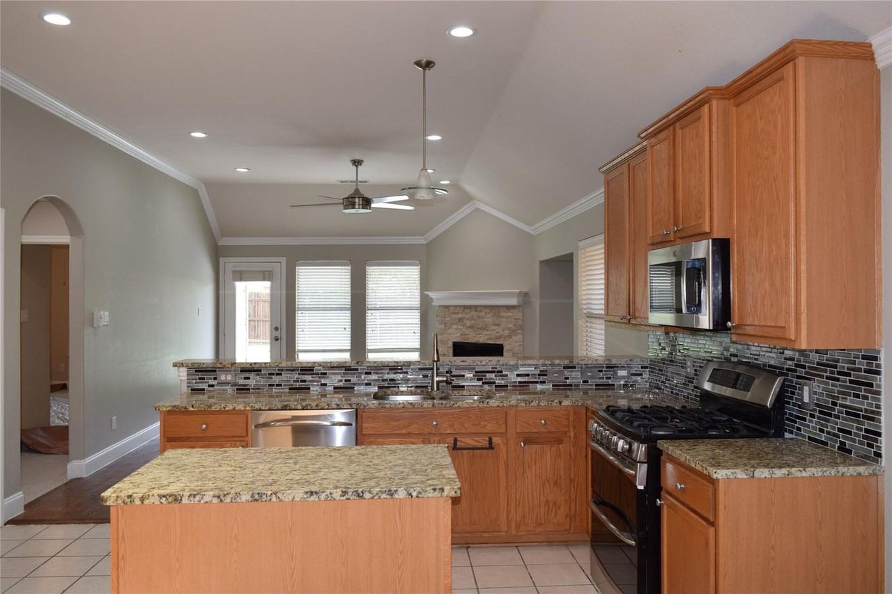 5201 Birchwood Dr - Photo 3 of 9