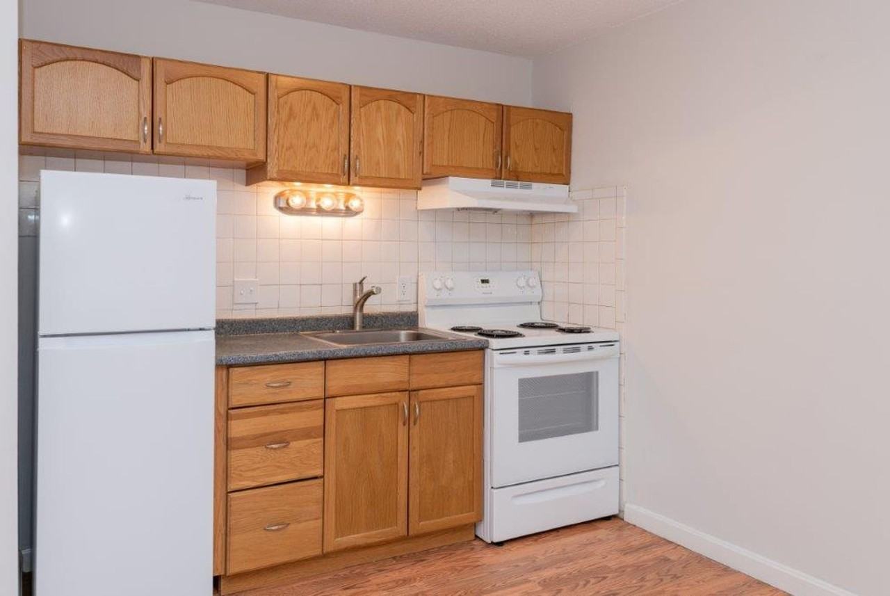 158 Summer St - Photo 3 of 4