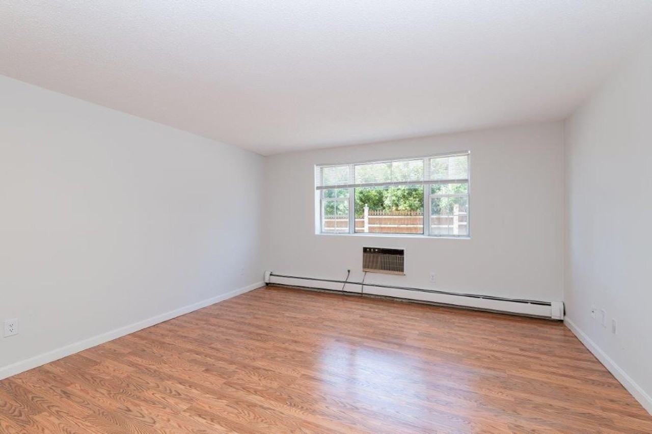 158 Summer St - Photo 4 of 4