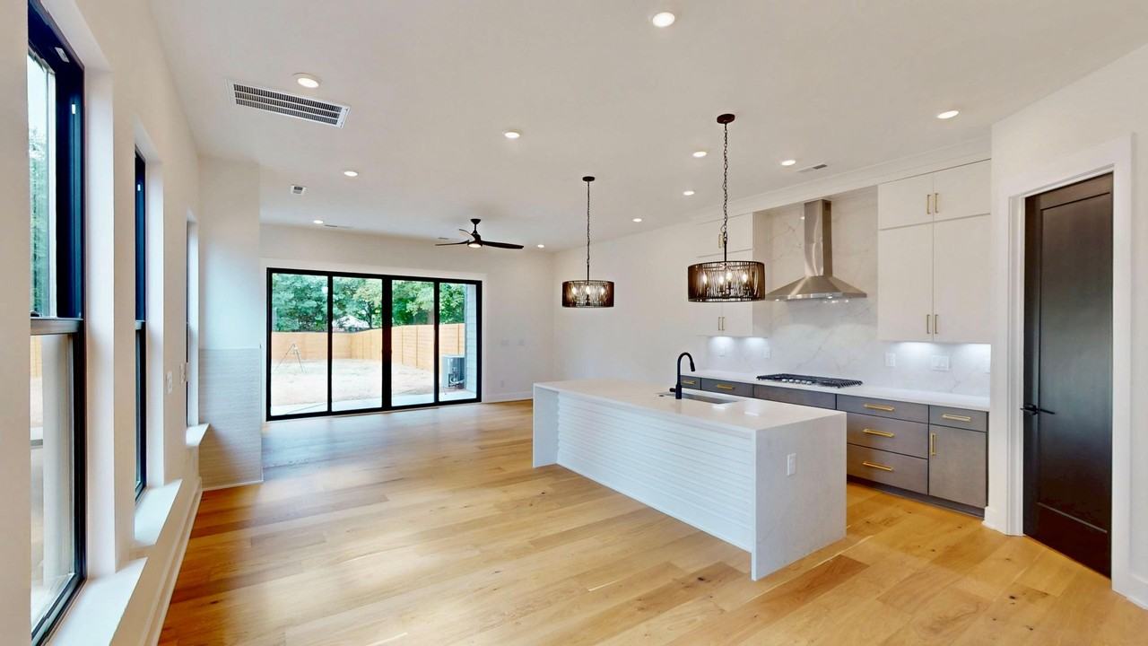 313 East Peterson Drive - Photo 2 of 43