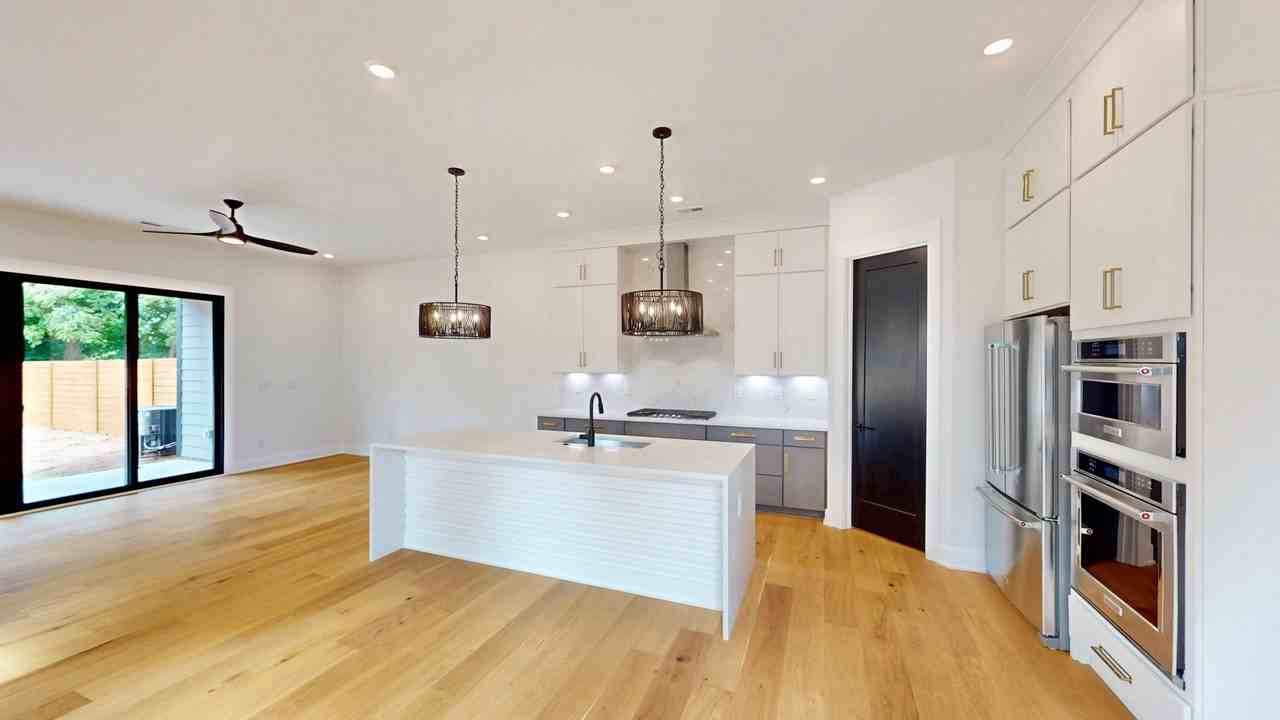 313 East Peterson Drive - Photo 3 of 43