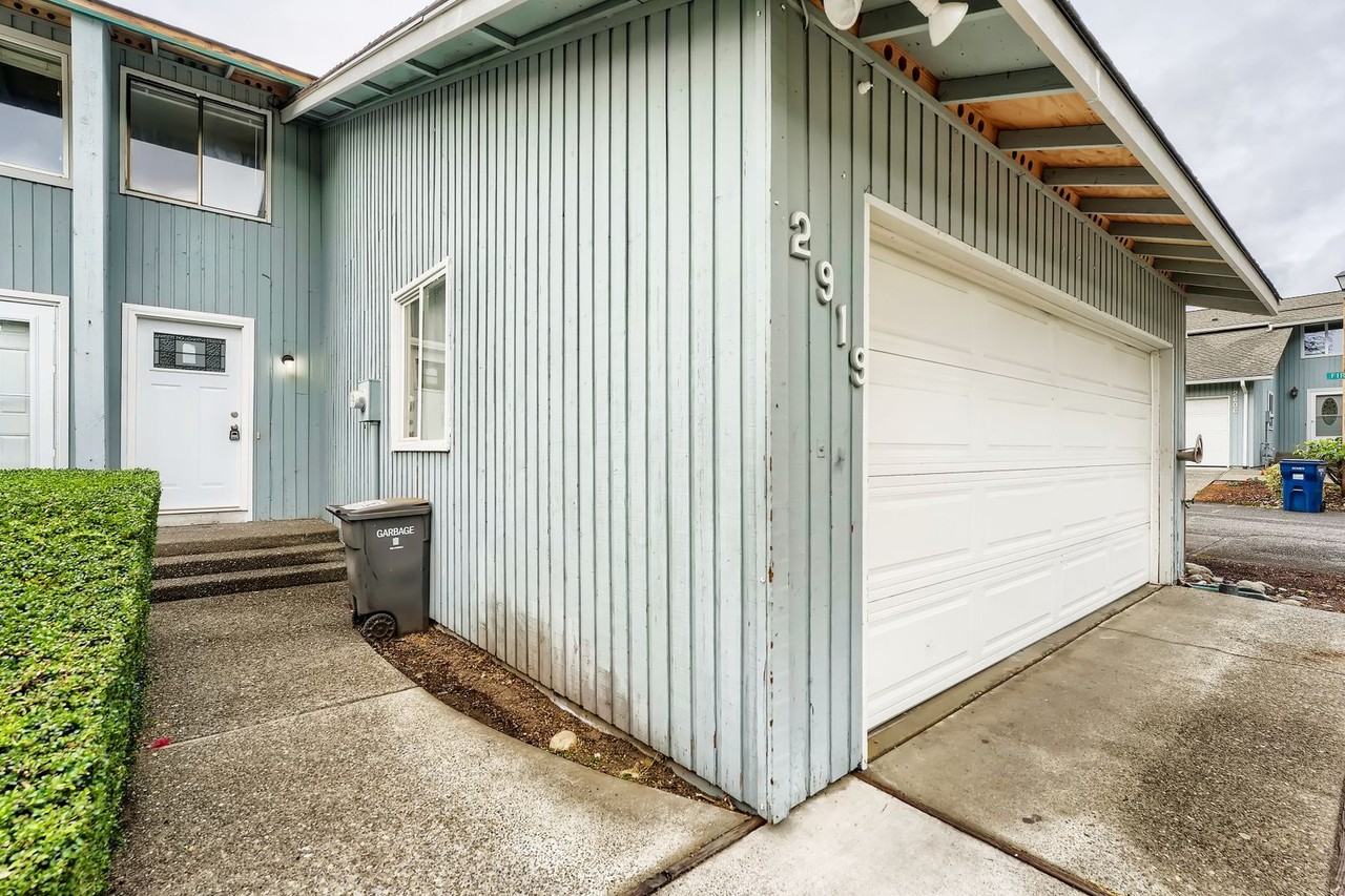 2919 27th St Se - Photo 3 of 26